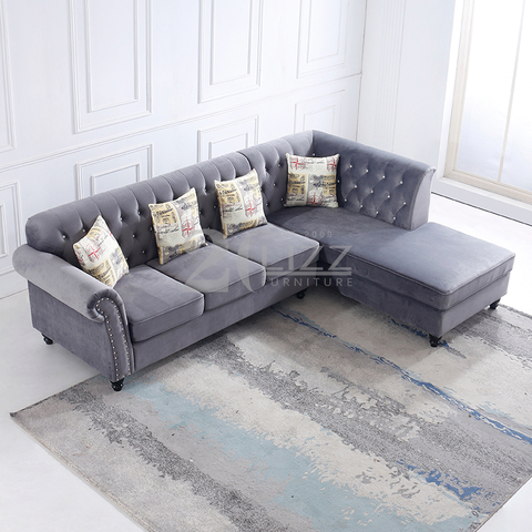 Comodo divano da salotto Chesterfield a forma di L