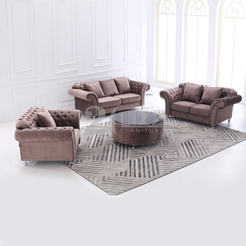 Divano in tessuto marrone stile classico con struttura in legno