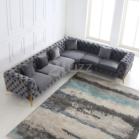 Divano Chesterfield da soggiorno in tessuto con gambe dorate